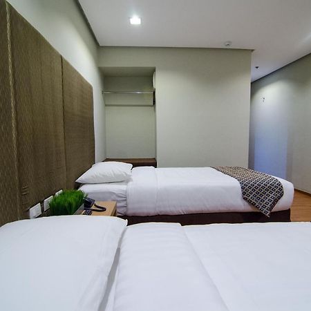 Madison Hotel Phl Iloilo City Bagian luar foto