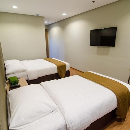 Madison Hotel Phl Iloilo City Bagian luar foto