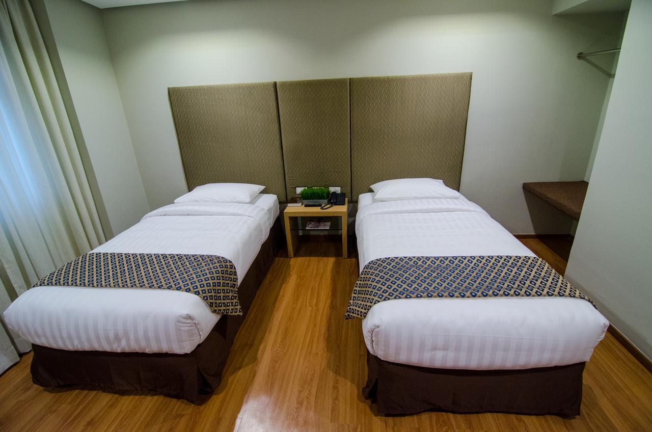 Madison Hotel Phl Iloilo City Bagian luar foto