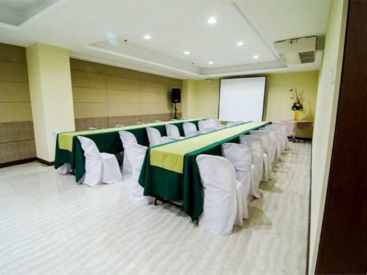 Madison Hotel Phl Iloilo City Bagian luar foto