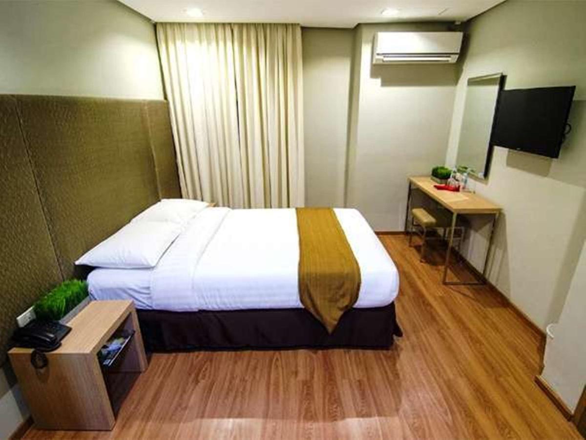 Madison Hotel Phl Iloilo City Bagian luar foto