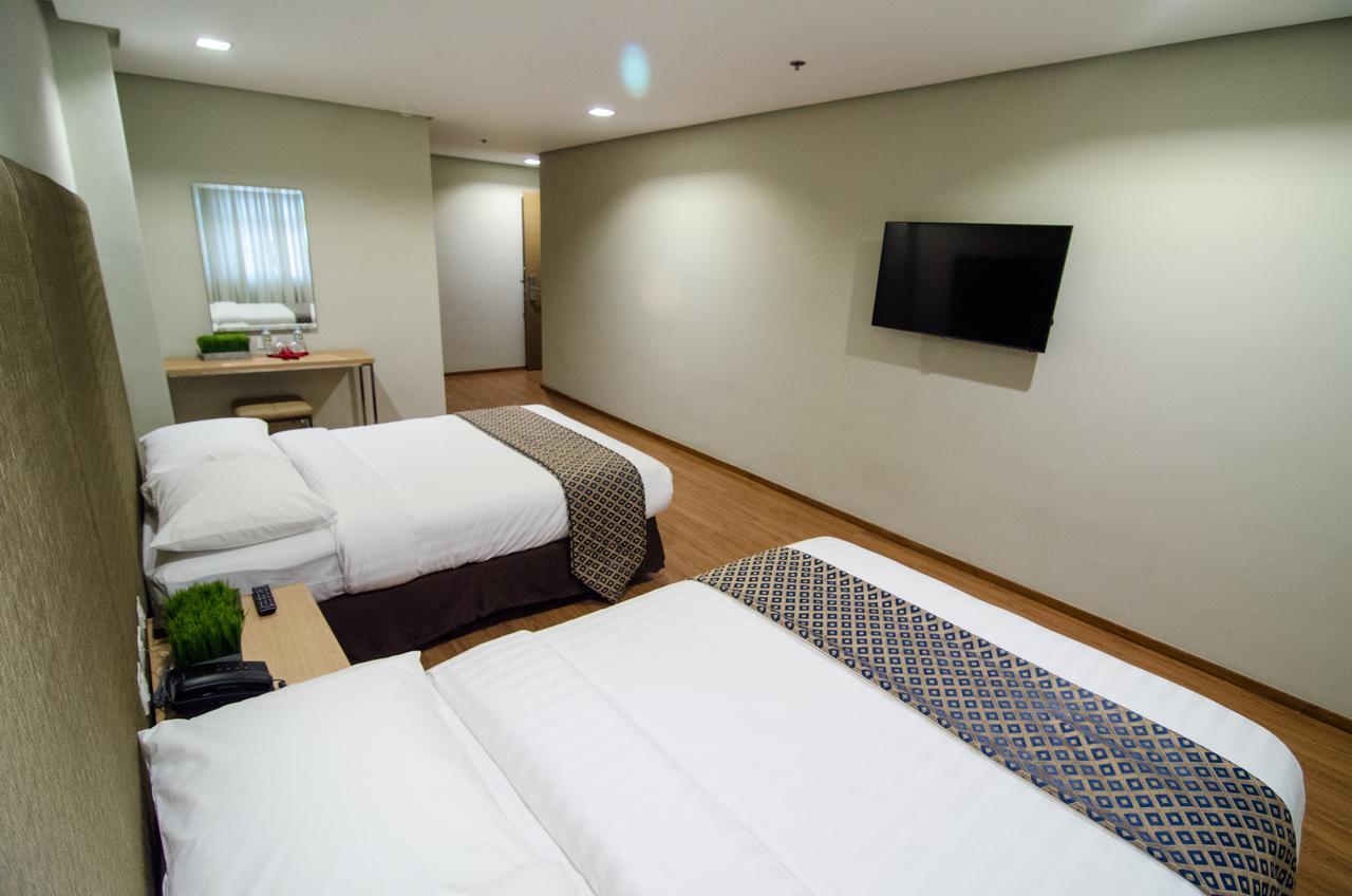 Madison Hotel Phl Iloilo City Bagian luar foto