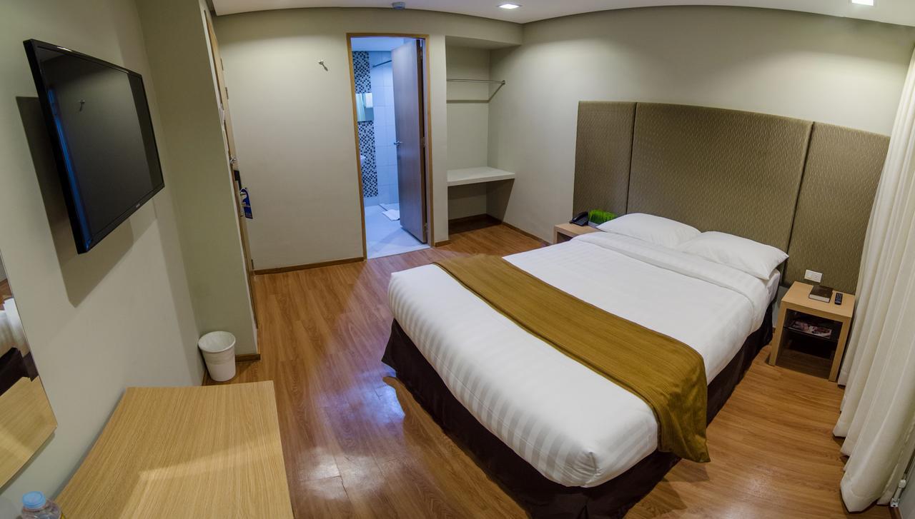 Madison Hotel Phl Iloilo City Bagian luar foto